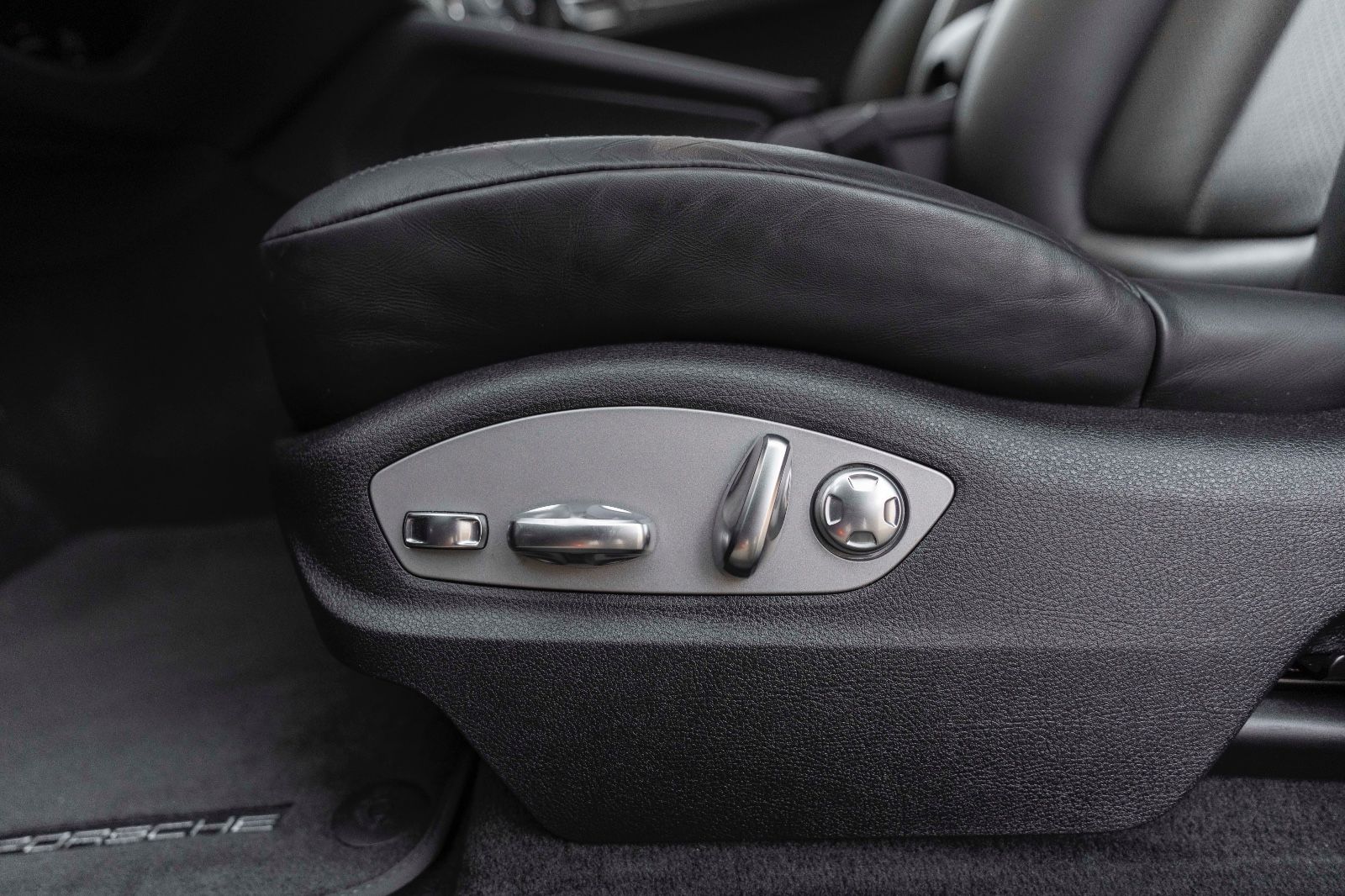 Fahrzeugabbildung Porsche Macan LED 360° BOSE PANO NAV SZH 14 WEGE MEMORY