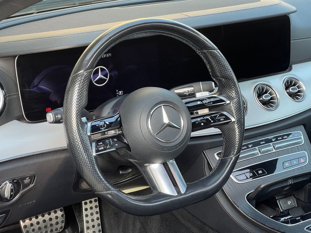 Mercedes-Benz E 220 d 4MATIC *AMG Paket*Panorama*Widescreen