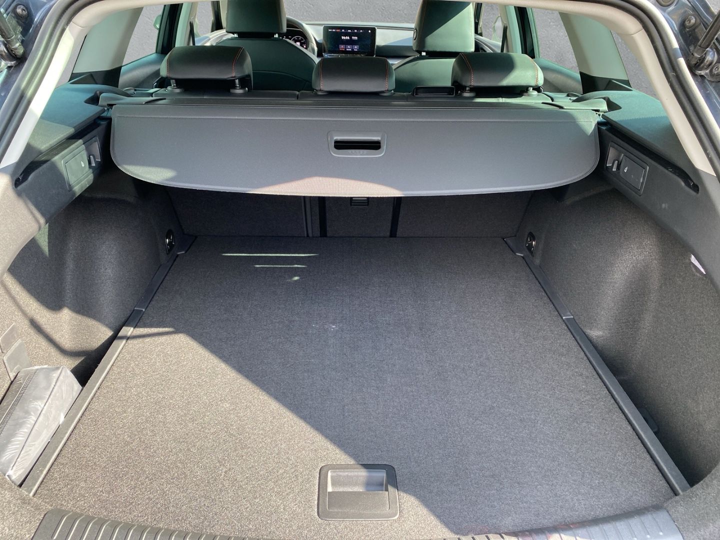 Fahrzeugabbildung SEAT Leon Sportstourer FR 2.0 TDI EU6d Navi Digitales