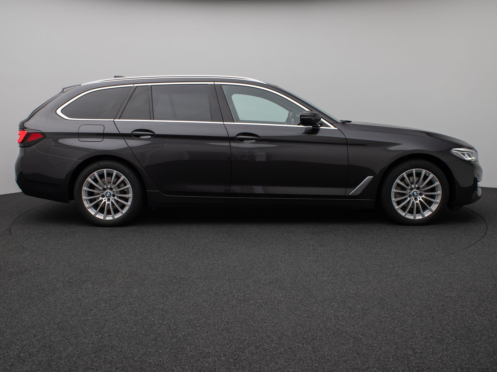 Fahrzeugabbildung BMW 520d Kamera DAB 4xKlima Leder M Sport AHK Alarm