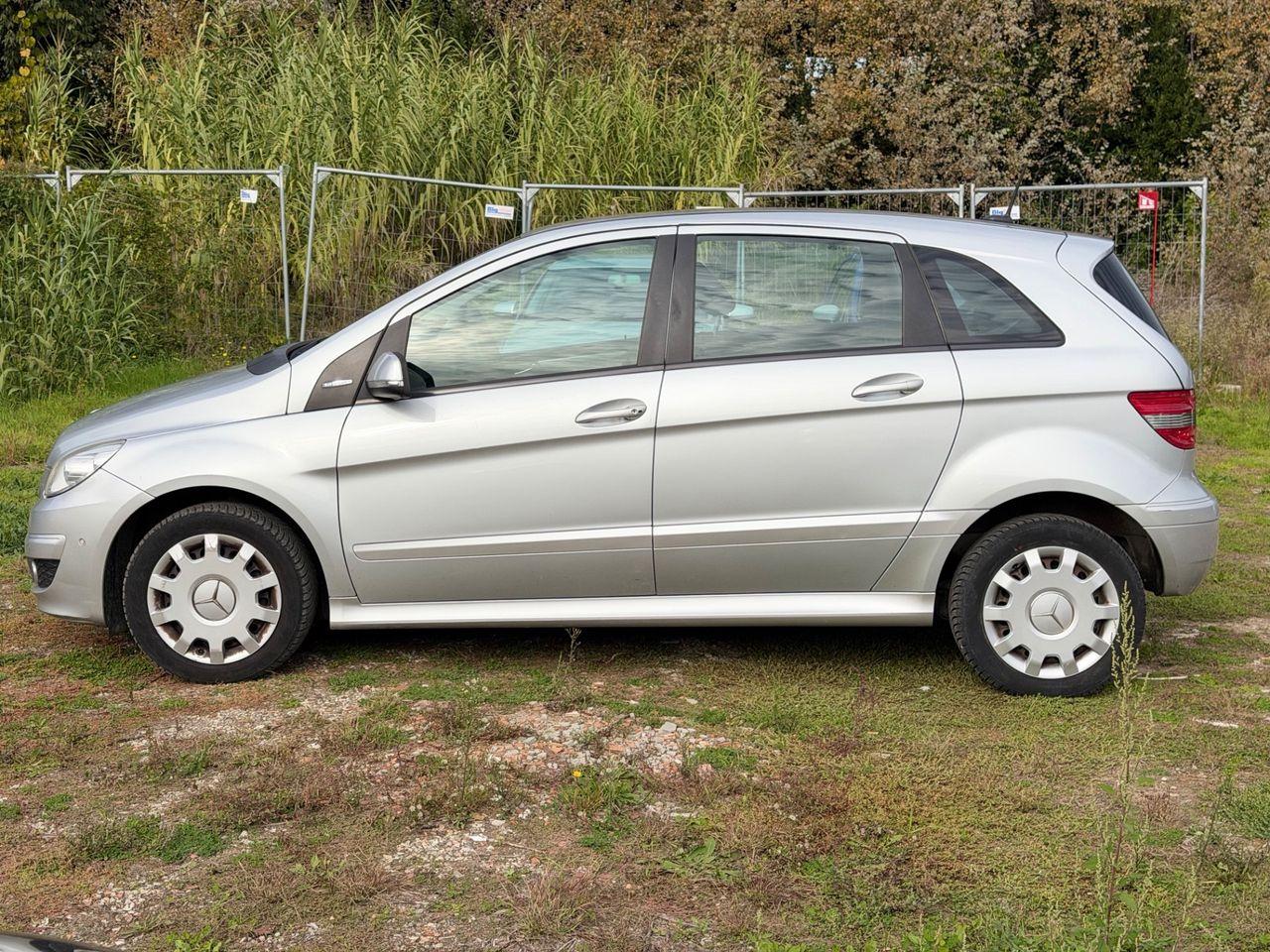 Mercedes-Benz B180 2010 — photo 8