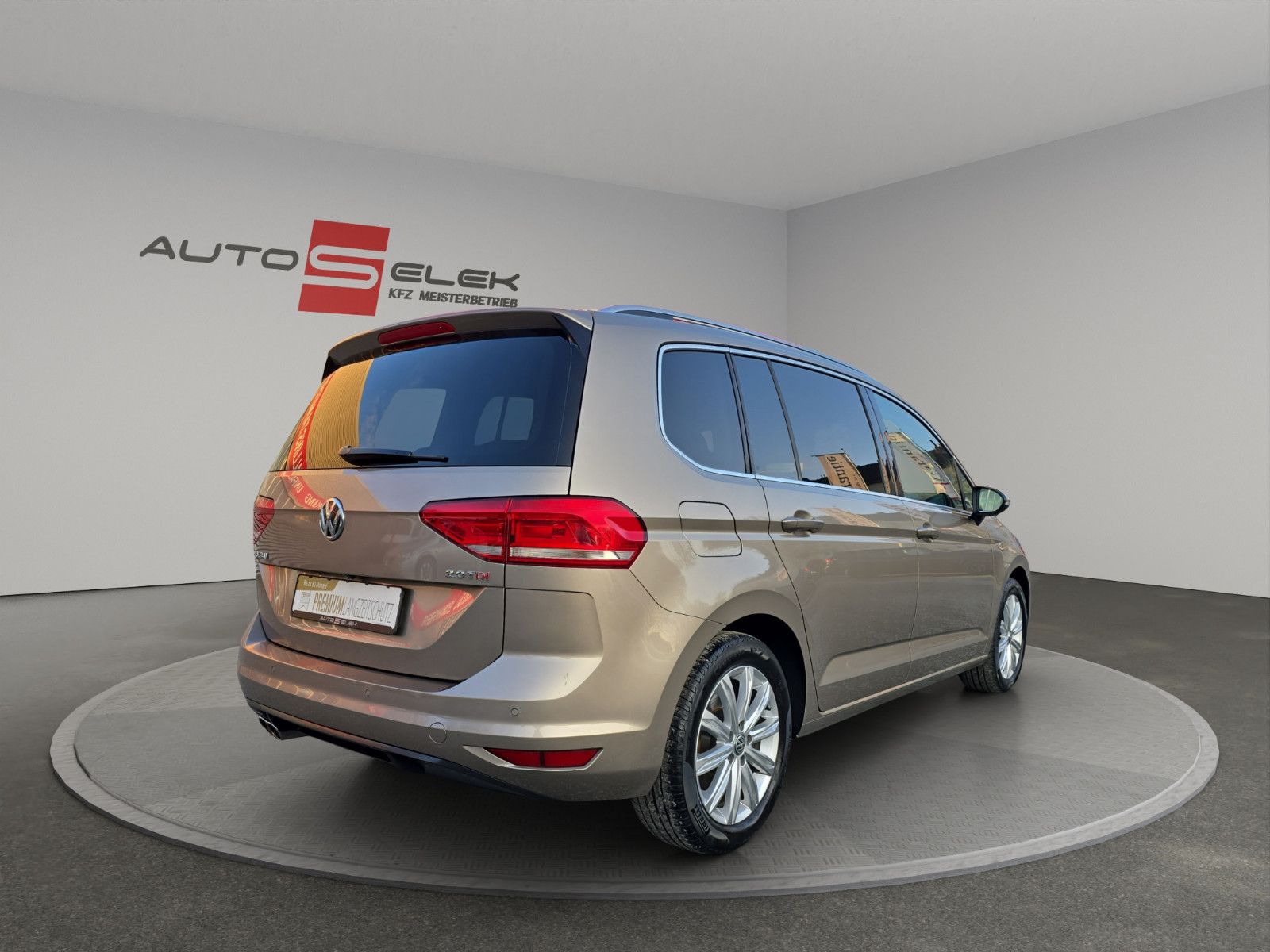 Fahrzeugabbildung Volkswagen Touran Highline+NAVI+LEDER+LED+AHK+TEMPOMAT+DSG