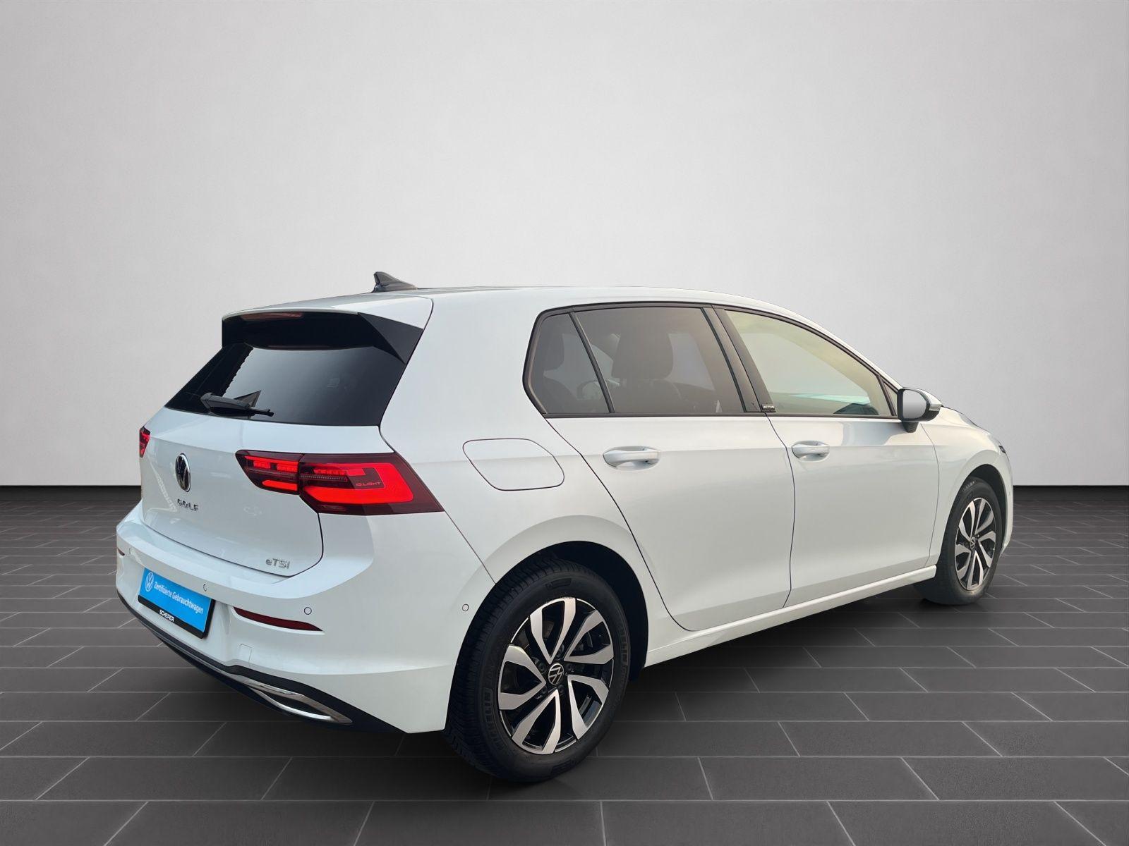Volkswagen Golf VIII 1,5 TSI DSG NAVI/LED/Sitzheizung vo./u