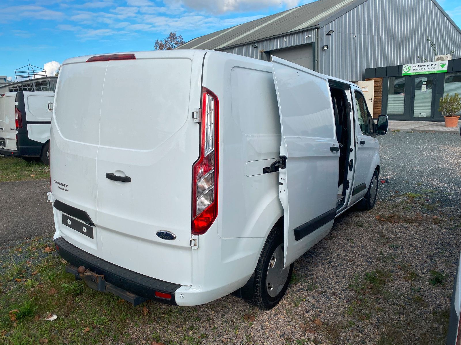 Fahrzeugabbildung Ford Transit Custom Kasten 300 L2 Trend,AHK,Automatic