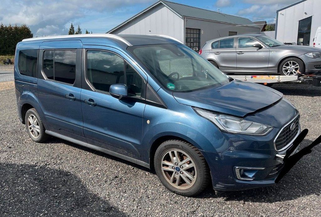 Image of Ford Grand Tourneo