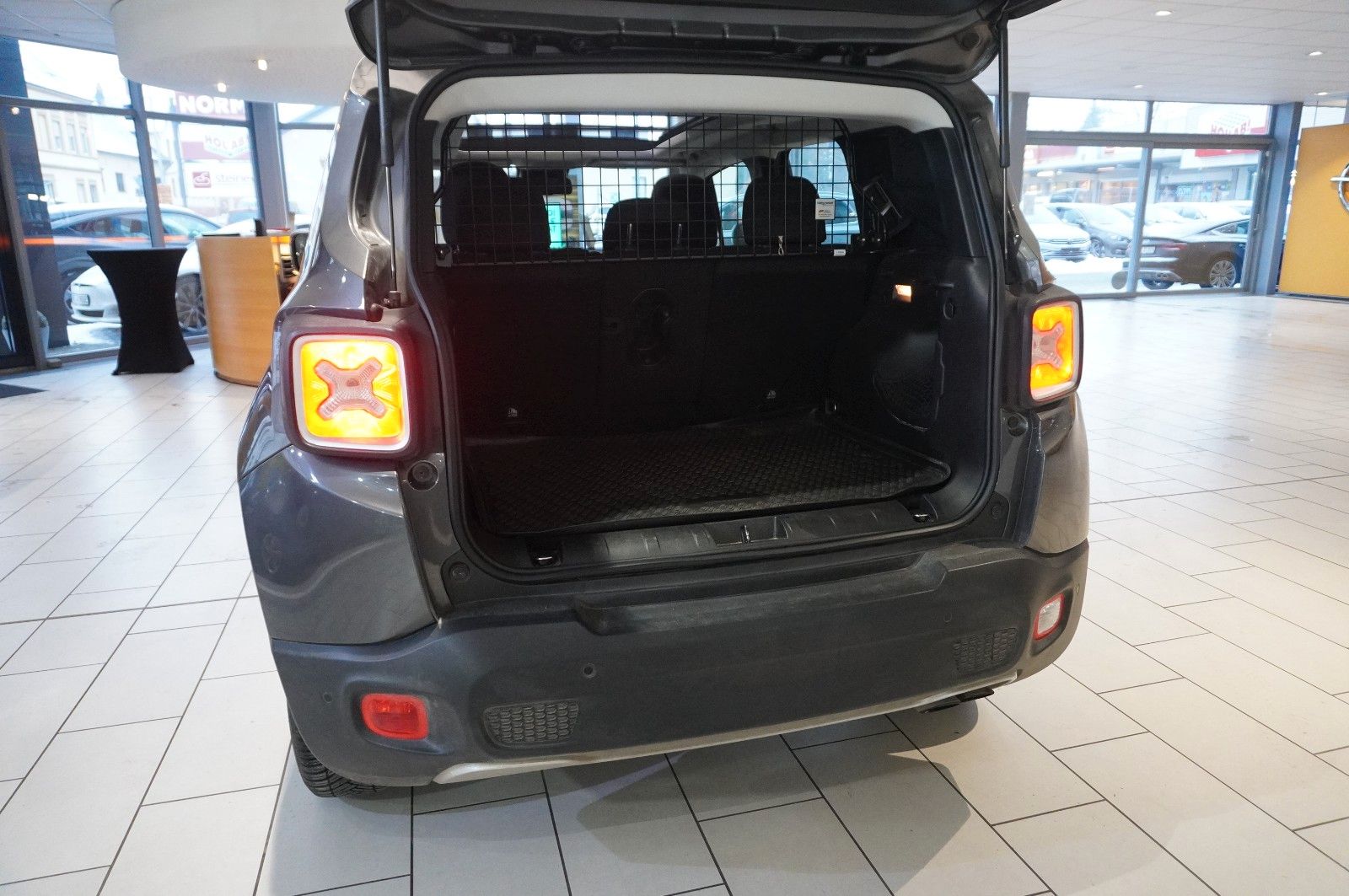 Fahrzeugabbildung Jeep Renegade 1.4 LIMITED 4WD BI-XENON/SHZ/PANO./DAB+