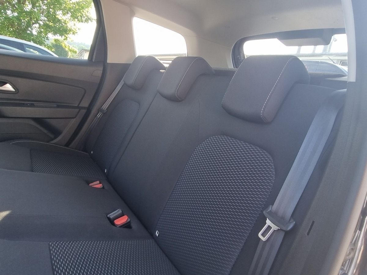 Fahrzeugabbildung Dacia Duster Urban TCe 130 4WD
