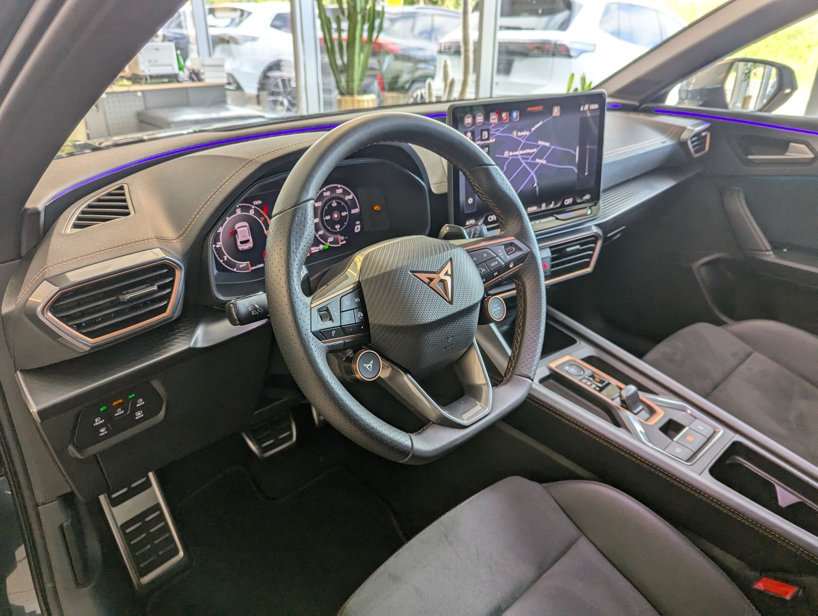 Иллюстрация автомобиля CUPRA Leon 1.5 eTSI DSG Dynamic-Edge-Assist-XL Memory