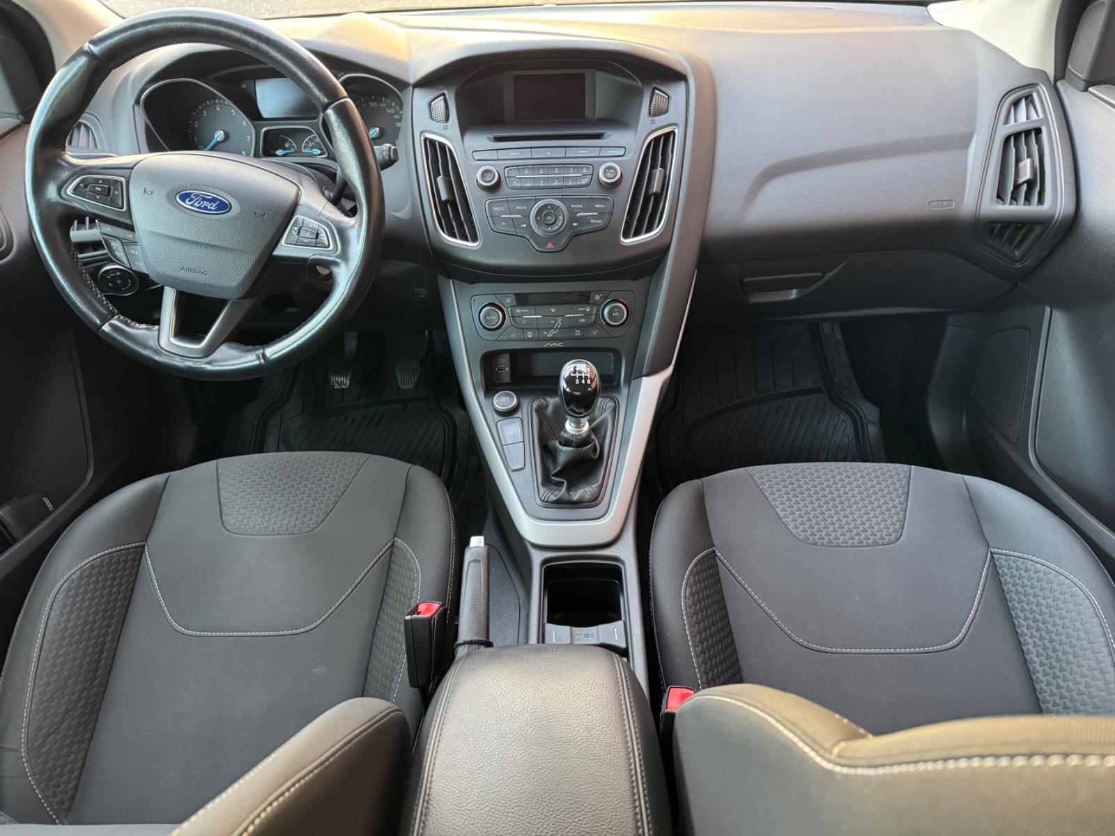Ford Focus 2015 — photo 18
