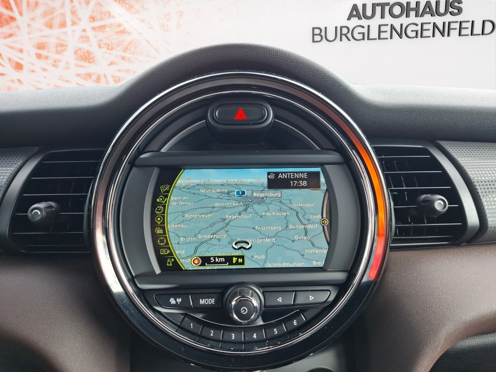 Fahrzeugabbildung MINI 5-trg.  ! NAVI ! SHZ ! PDC !