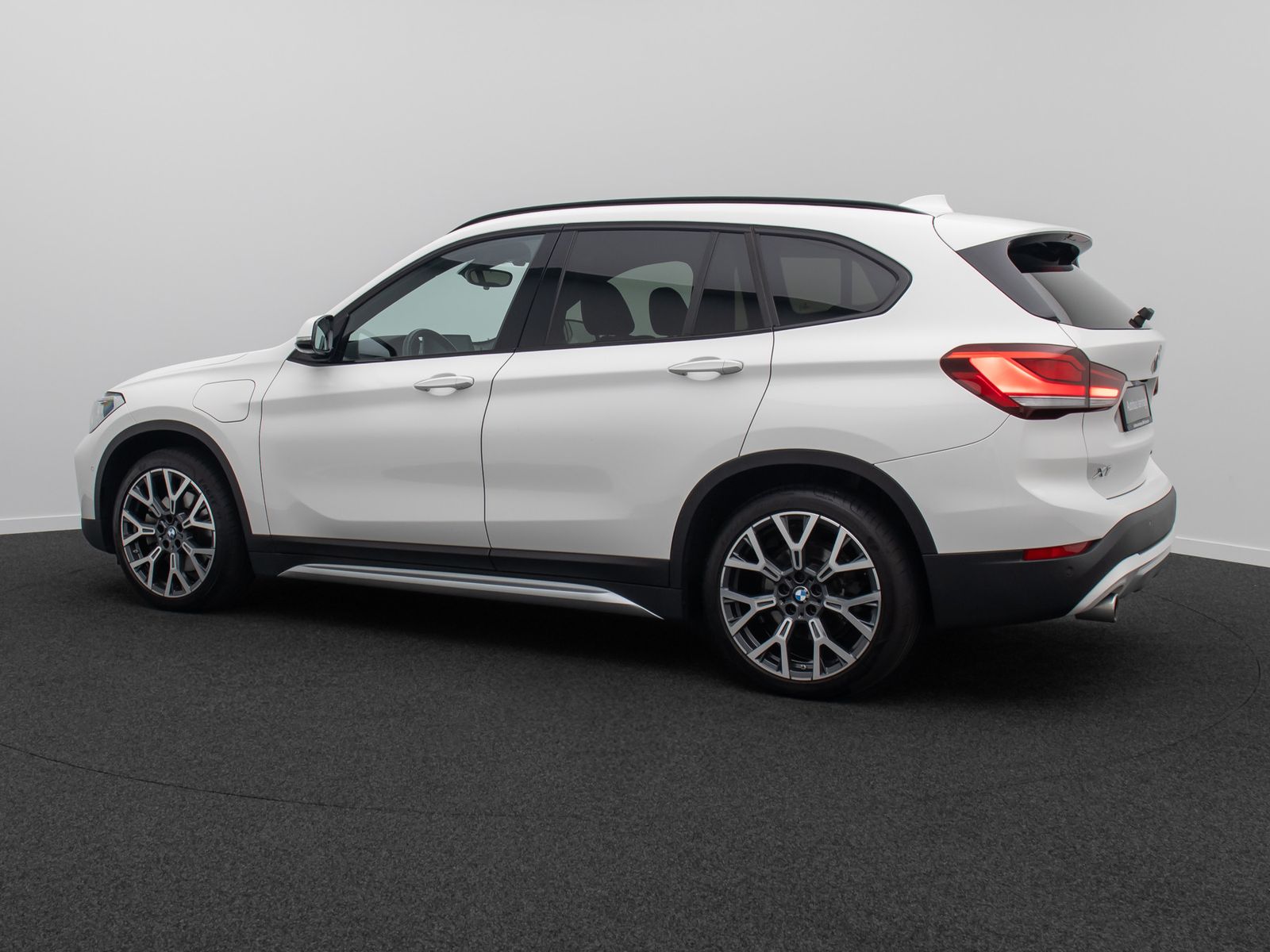 Fahrzeugabbildung BMW X1 xD25e xLine Panorama Kamera HUD DAB H/K 19"