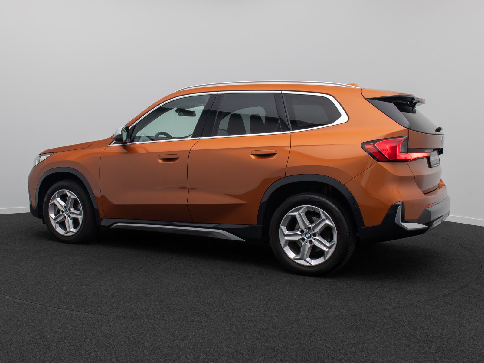 Fahrzeugabbildung BMW X1 xD23i xLine 360&deg;Panorama HUD DAB Sport 18Zoll