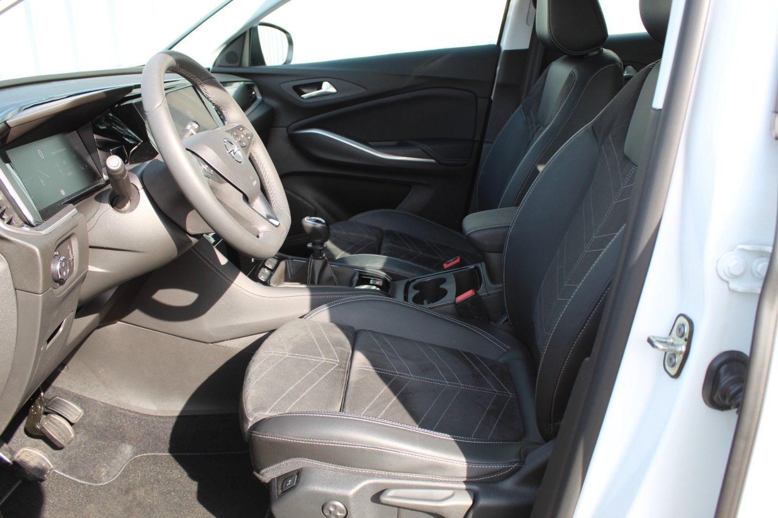 Fahrzeugabbildung Opel Grandland GS Navi*Sitzh.*Lenkradh.*Kamera