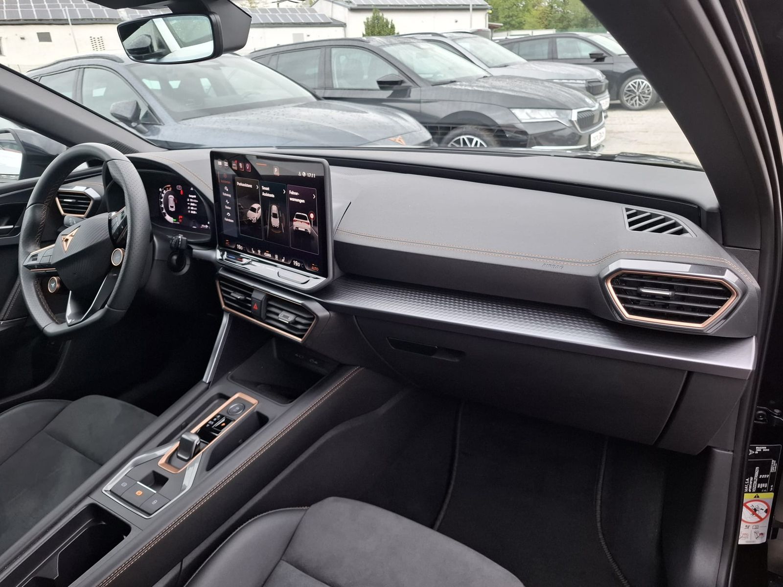 Fahrzeugabbildung CUPRA Leon 1.5 eTSI DSG AHK*DYNAMICA*EDGE*LED*5JGARAN.