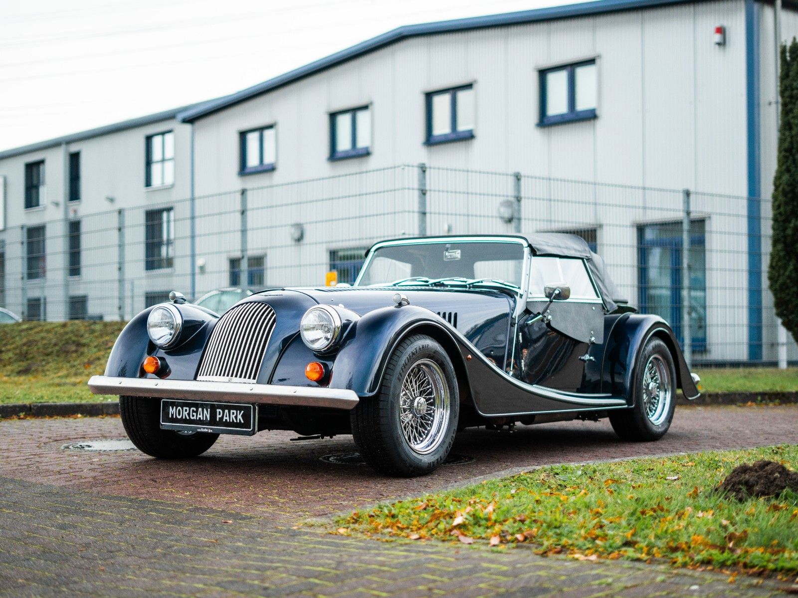 Fahrzeugabbildung Morgan Roadster 3,7 L V6 *1 Hand* + Sonderlack +