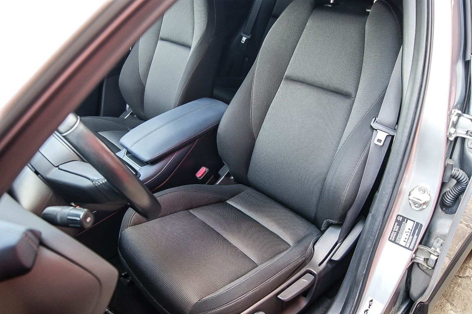 Fahrzeugabbildung Mazda CX-30 2.0 SKYACTIV-G M Hybrid DESIGN HEADUP LED