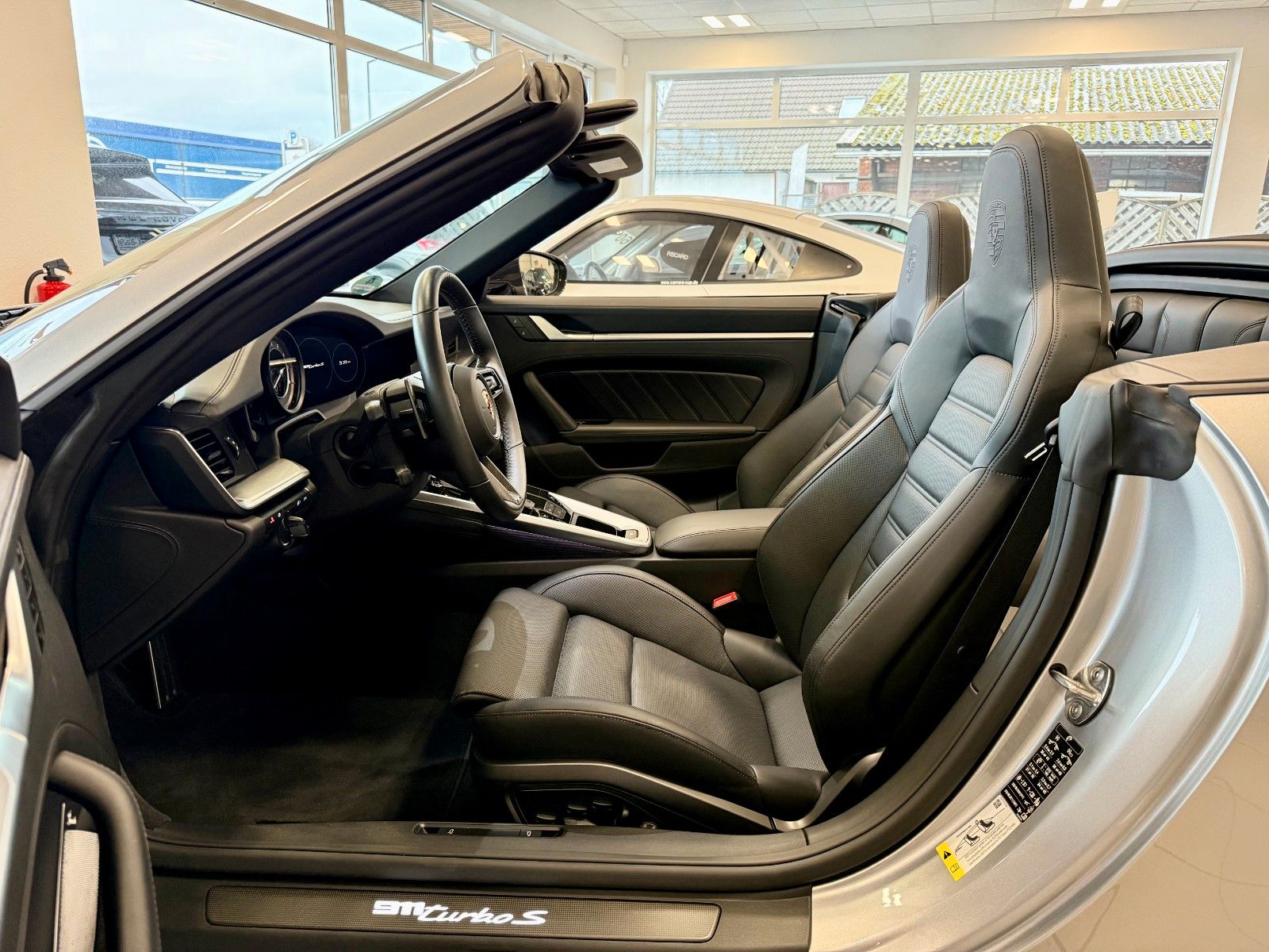 Fahrzeugabbildung Porsche 911 992 Turbo S Cabrio PCCB/LIFT/ACC/APPROVED