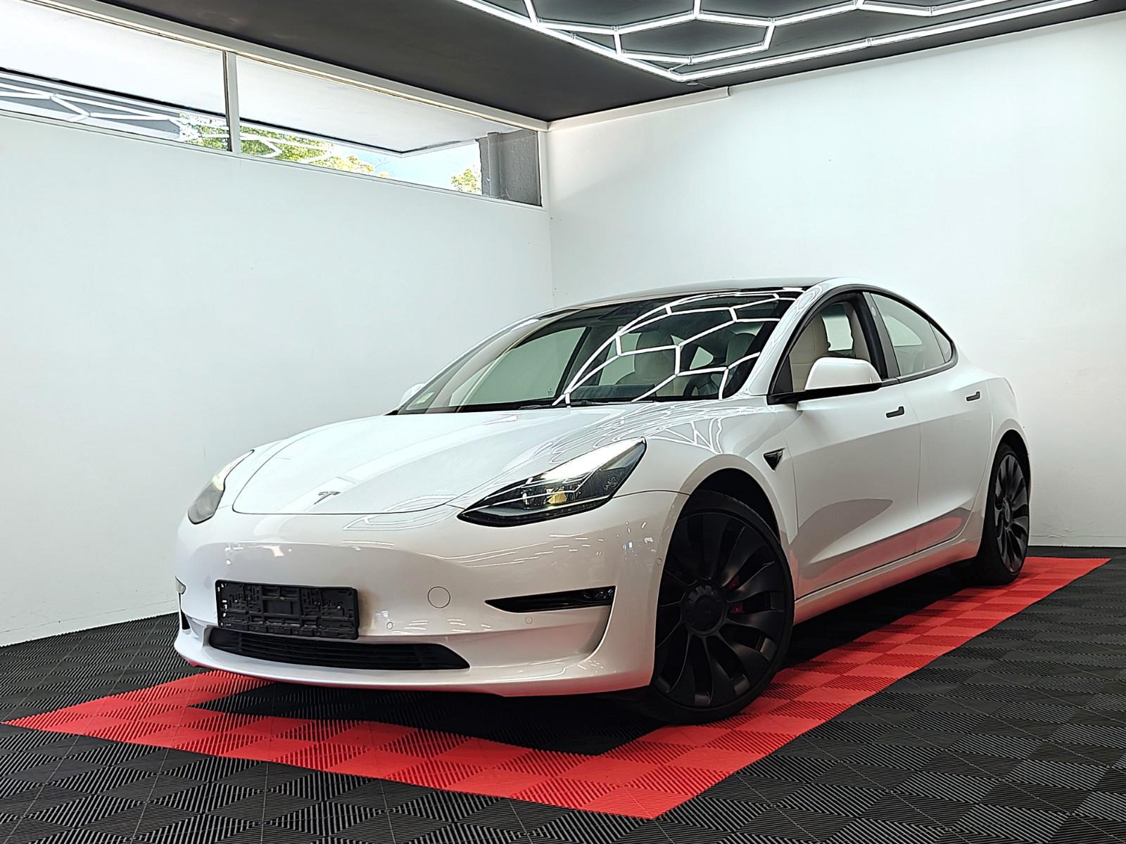 Tesla Model 3 Performance WHITE/WHITE