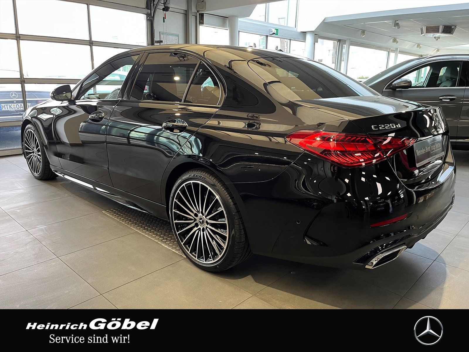 Fahrzeugabbildung Mercedes-Benz C 220 d AMG+DIGITAL.L+AHK+NIGHT+360°+MEMORY+SMI