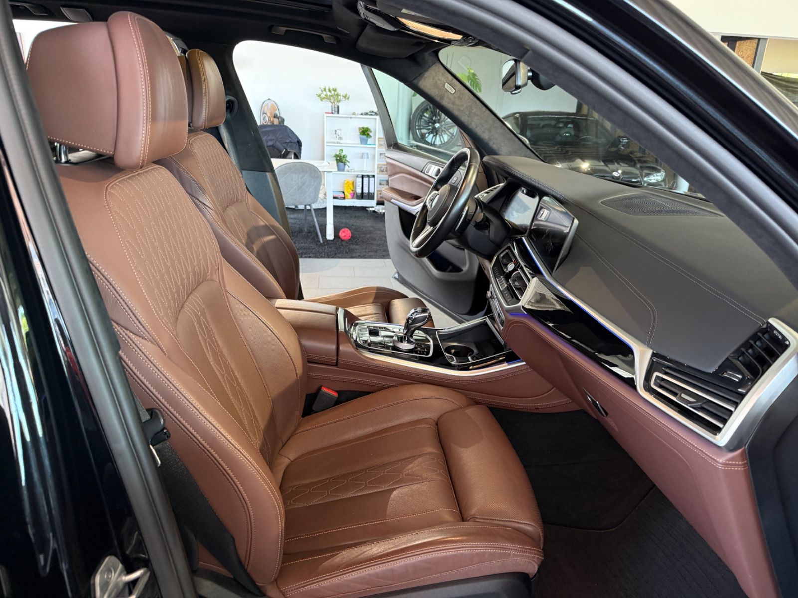 Fahrzeugabbildung BMW X5 xDrive40d M Sport*AHK*StandHz*SkyL*H/K*Laser*