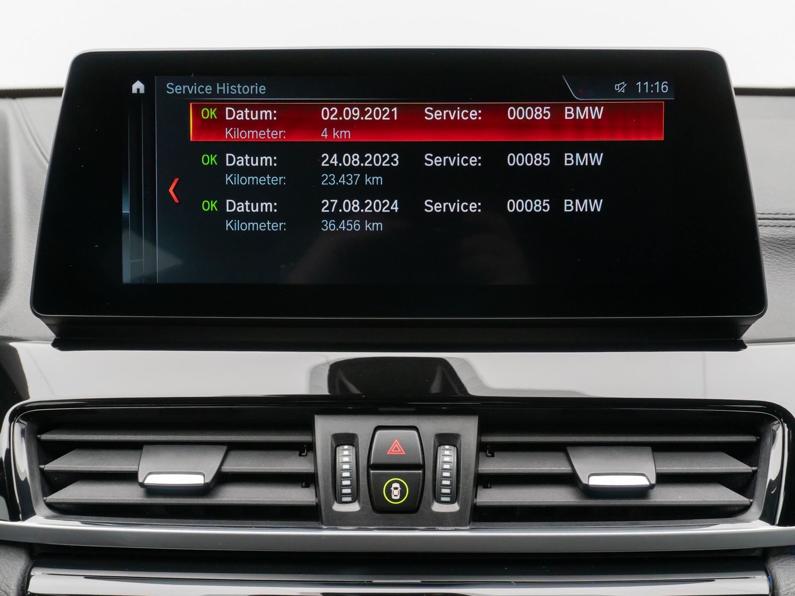 Fahrzeugabbildung BMW X2 sD18i Alarm HUD DAB Kamera HiFi Sportsitz 19"