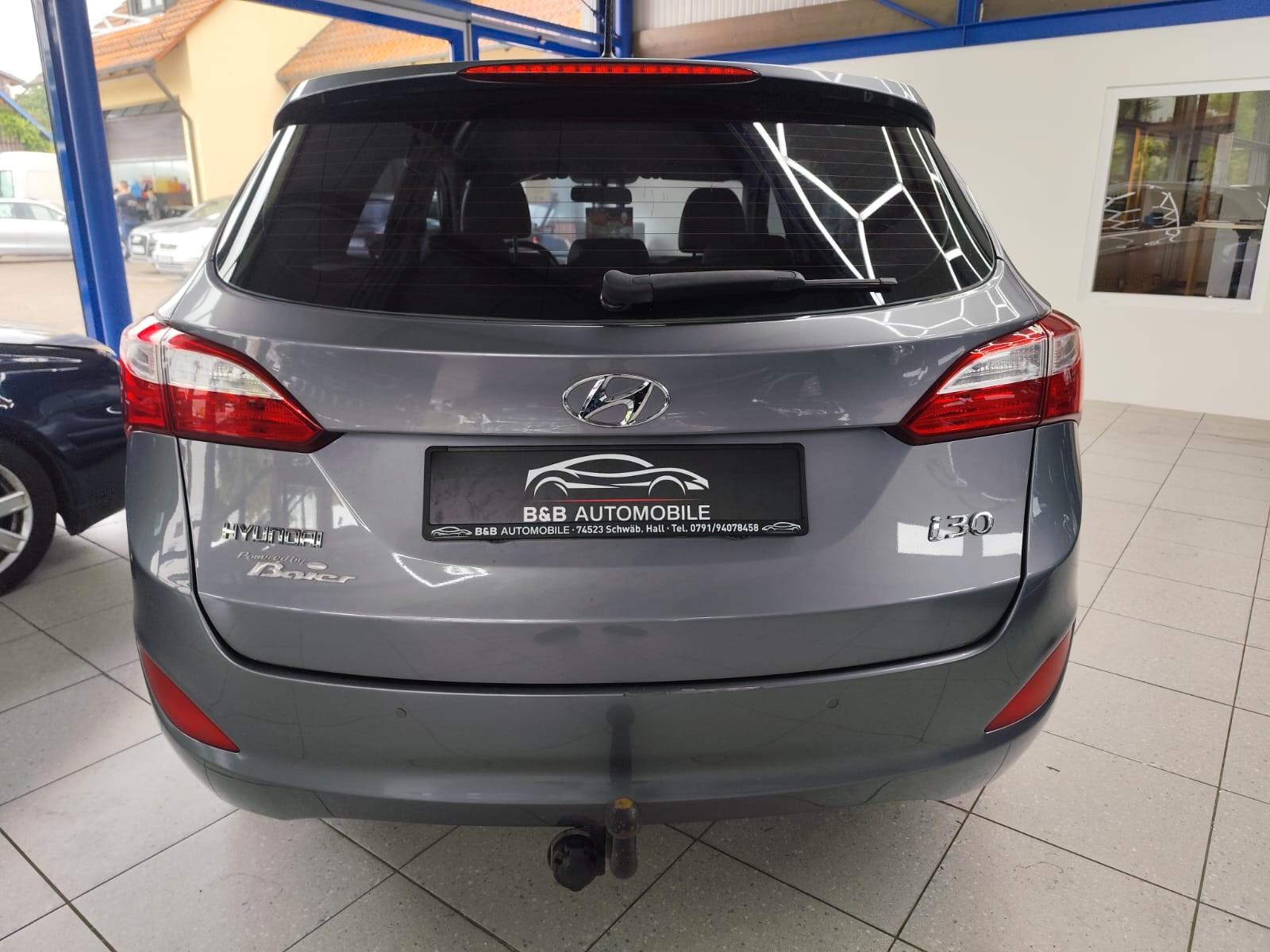Hyundai i30 2012 — rear view