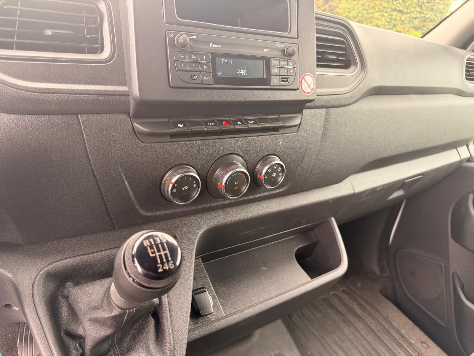 Fahrzeugabbildung Renault MasterIII Kasten L1H2 HKa 3,5t/1.HAND/SCHECKHEFT