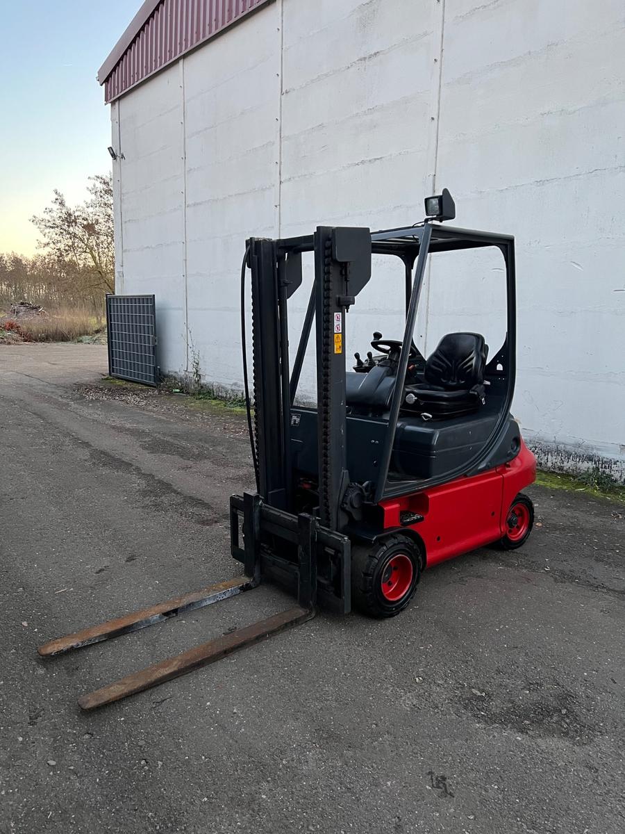 Linde E20P-02  Elektro - Seitenschieber