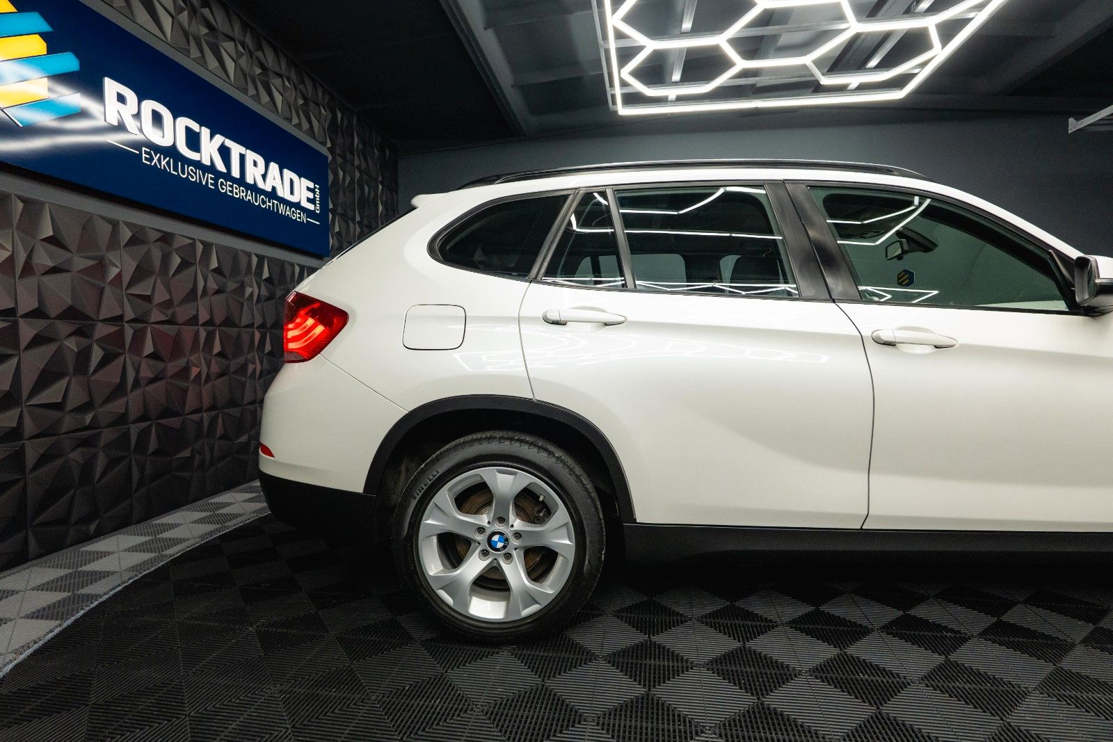 Fahrzeugabbildung BMW X1 xDrive20d Sport Line Autom. Bi-Xenon*Perlmutt