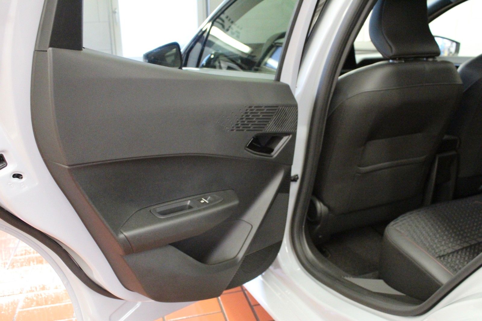 Fahrzeugabbildung Renault Clio TCe 115 Techno *Winter*Safety-Paket*