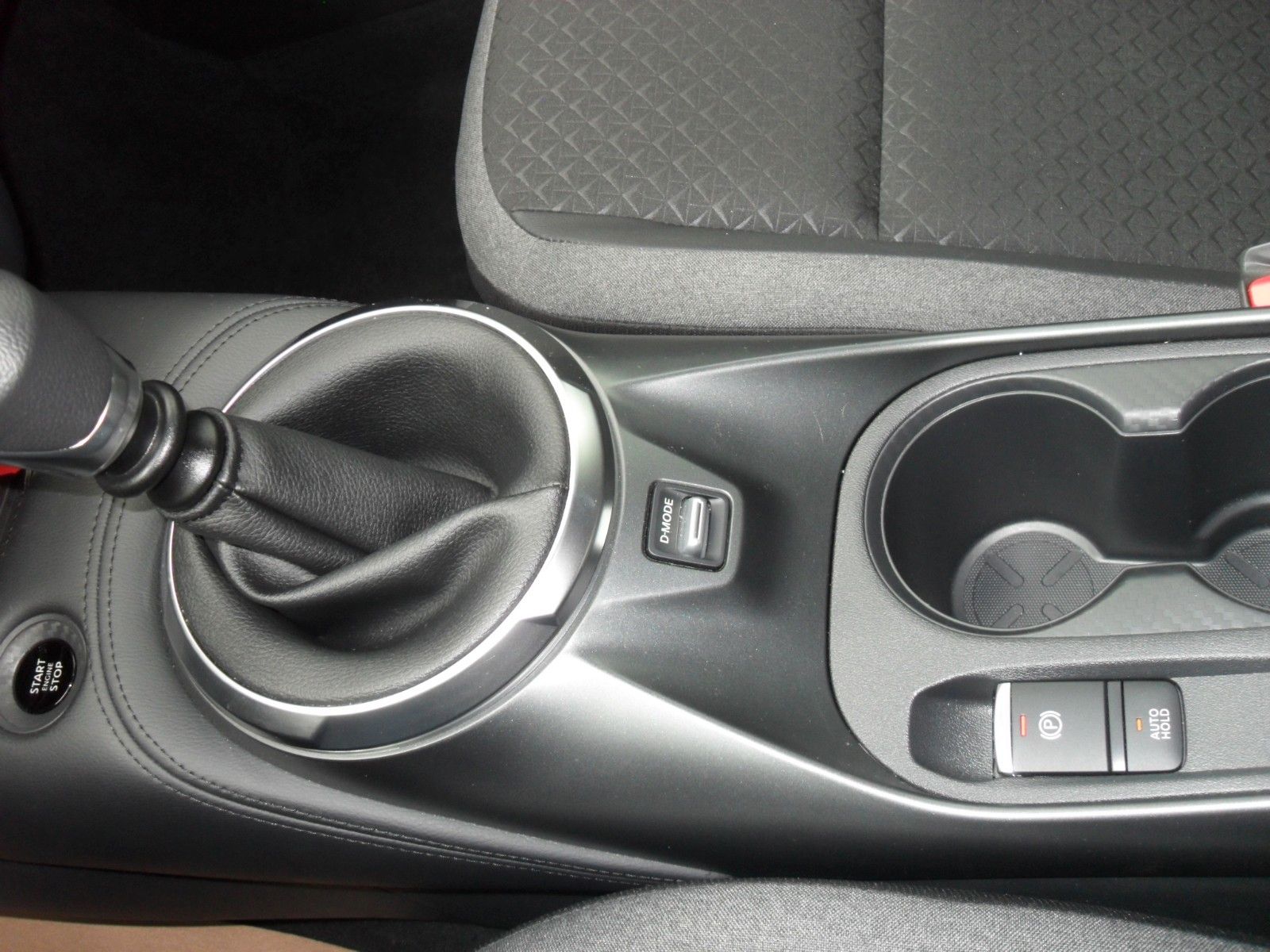 Fahrzeugabbildung Nissan Juke 1,0 N-Connecta Benzin | WP | Navi