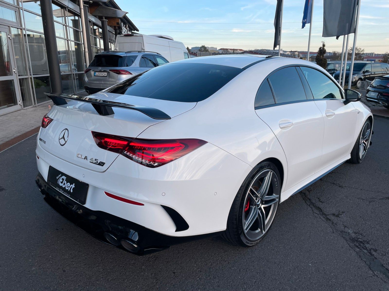 Fahrzeugabbildung Mercedes-Benz CLA 45 S AMG+Aero+Pano+HUD+Burm+Memory+MultiB