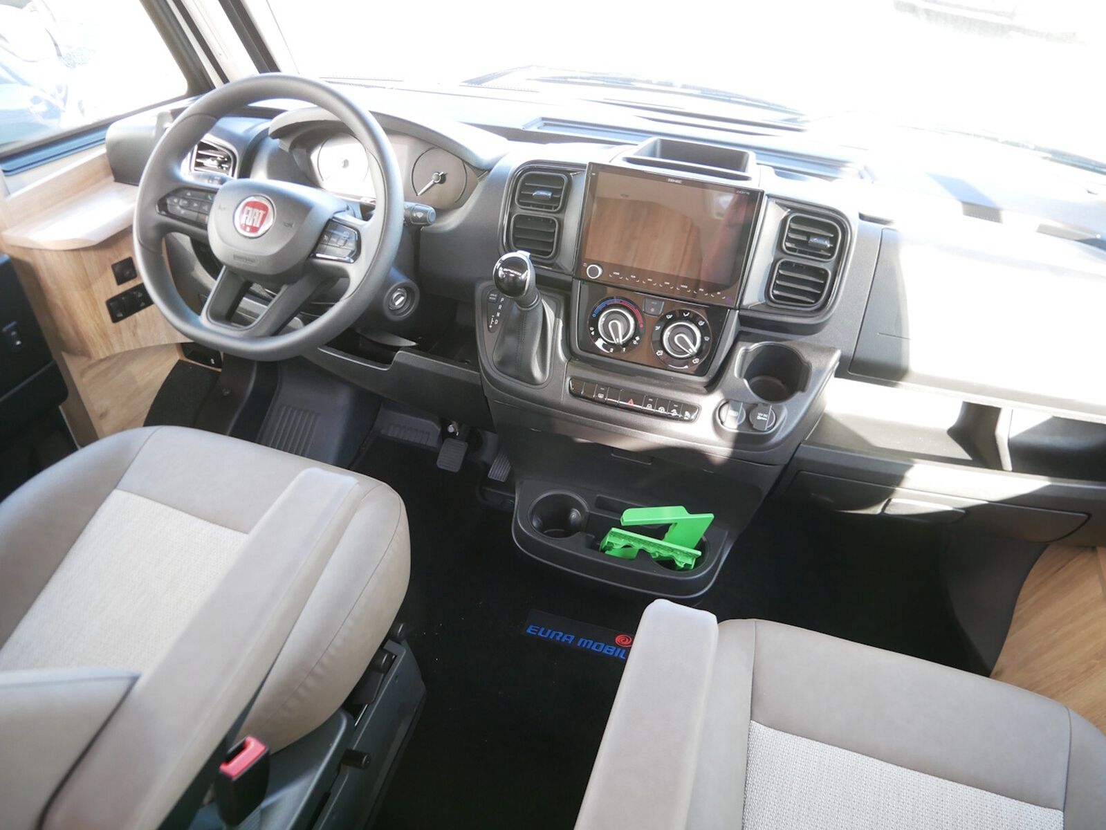 Fahrzeugabbildung Eura Mobil Integra Line IL 720 EF SAT, SOLAR, LUFTFEDERUNG