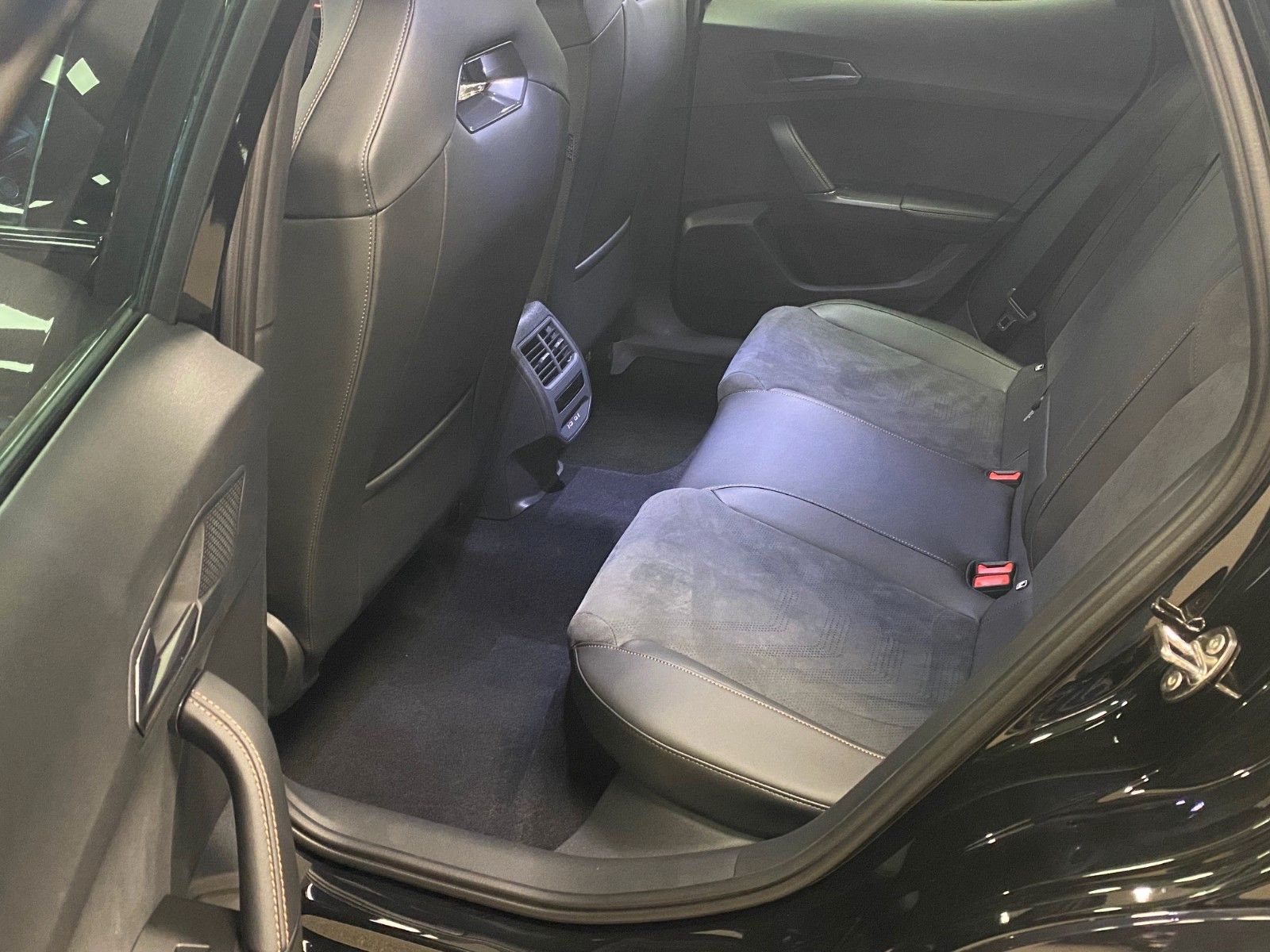 Fahrzeugabbildung CUPRA Formentor 2.0 TSI VZ DSG 4Drive+SCHIEBEDACH+ACC+