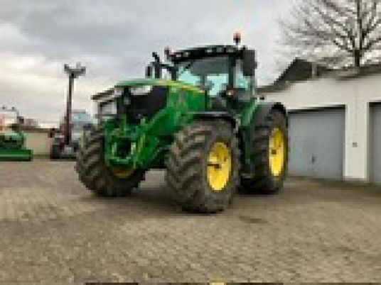 John Deere 6215R