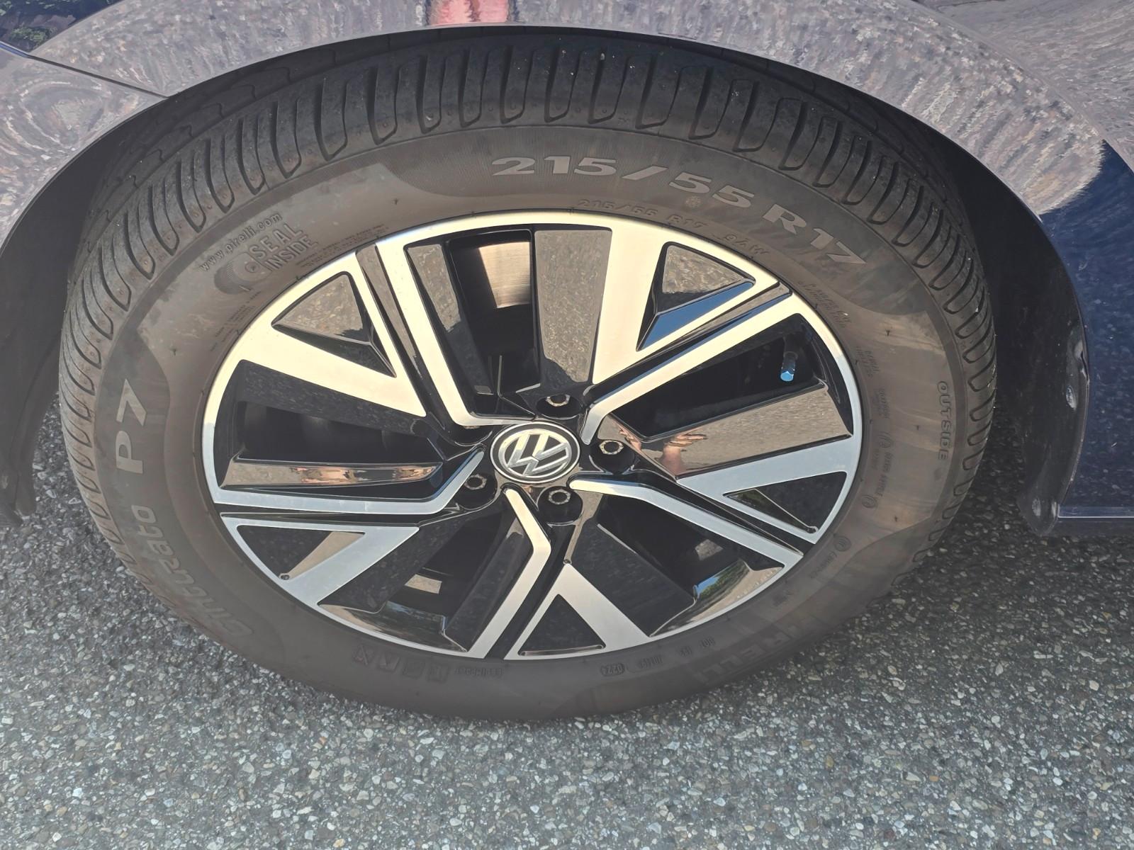 Volkswagen Touran 2.0 TDI SCR DSG Highline 7 Sitzer AHK