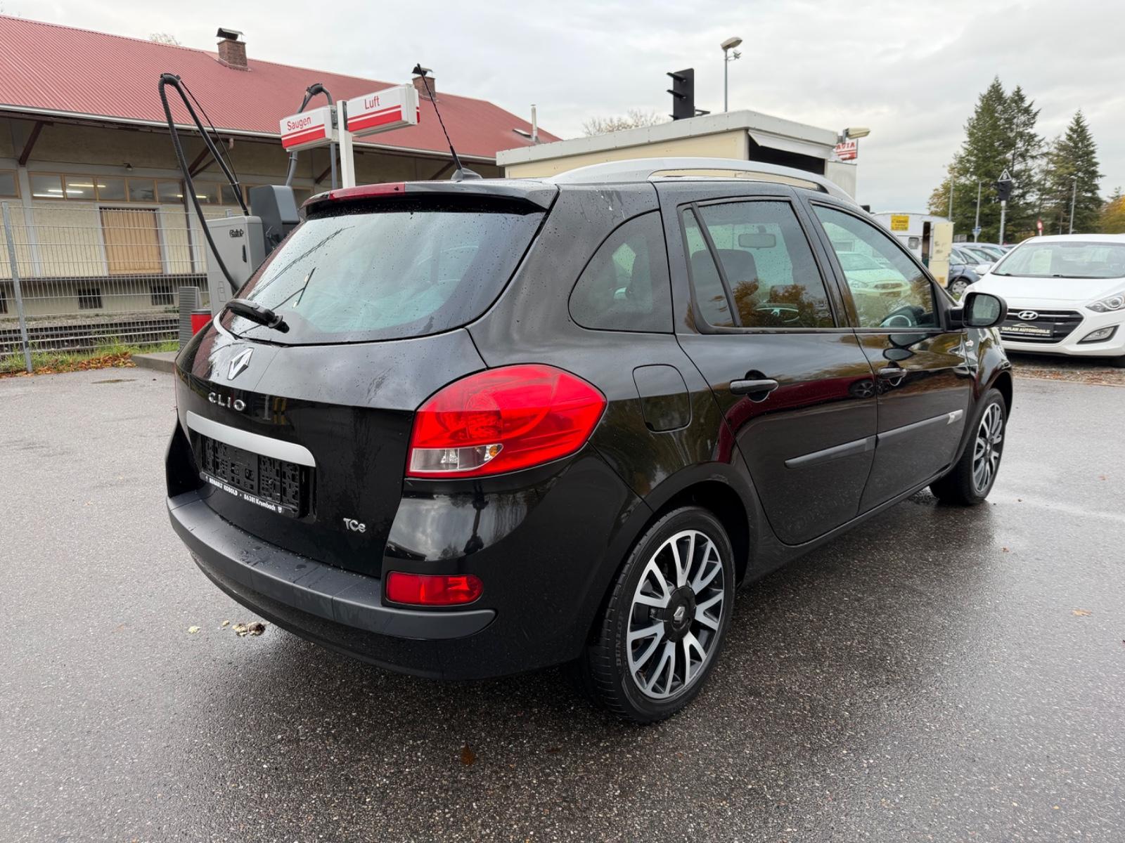 Renault Clio 2013 — interior