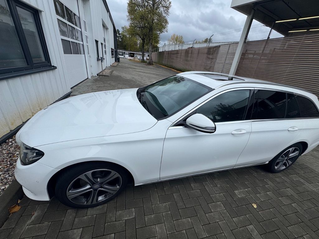 Image of Mercedes-Benz E 220
