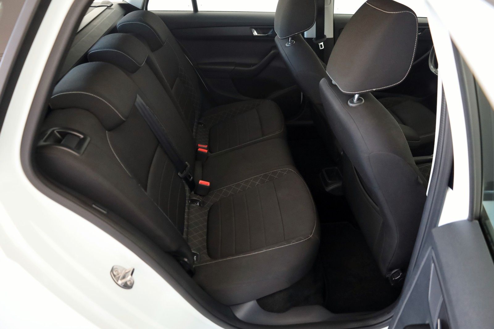 Fahrzeugabbildung SKODA Fabia Combi Style SH,PDC,8-fach bereift!