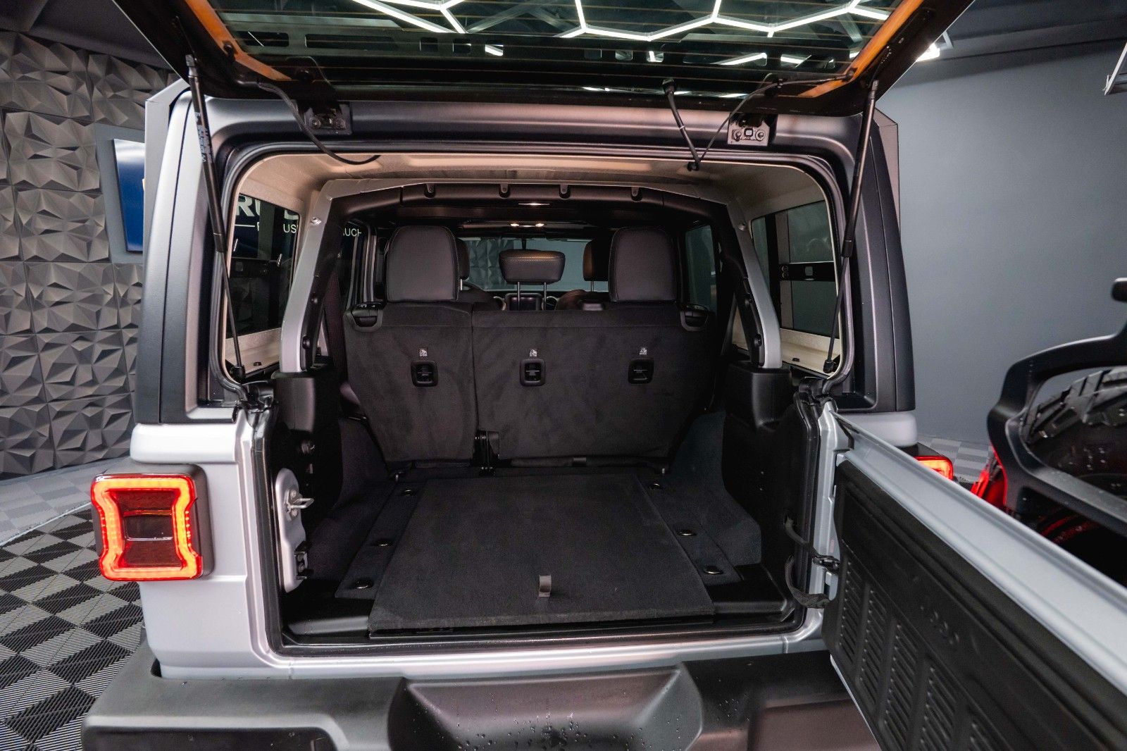 Fahrzeugabbildung Jeep Wrangler 3.6 V6 UNLIMITED SPORT OFFROAD 4x4 LED