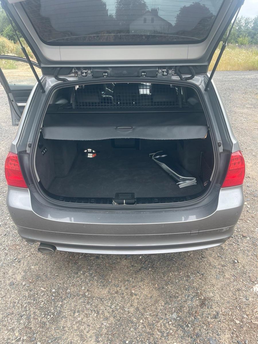 BMW 320 2010 — photo 15