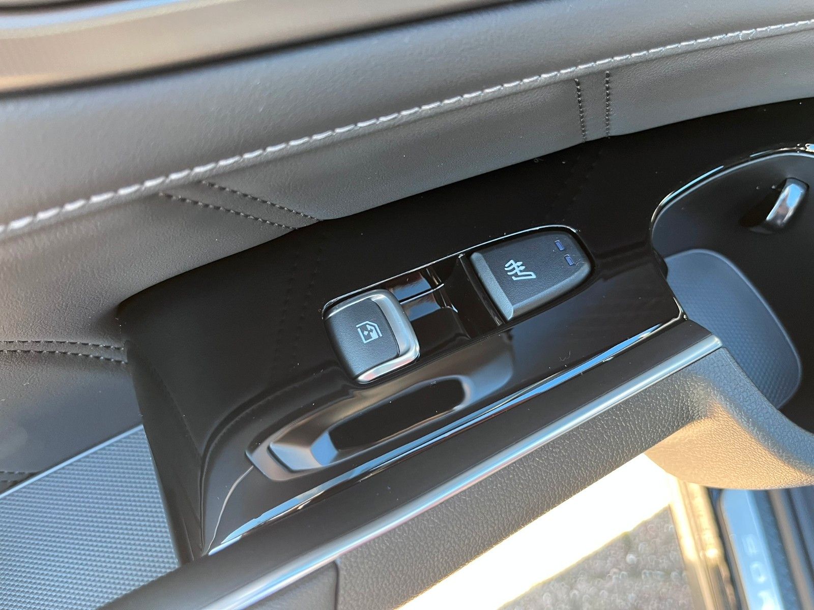 Fahrzeugabbildung Kia Sorento Platinum 4WD 7-Sitzer Pano Leder uvm.
