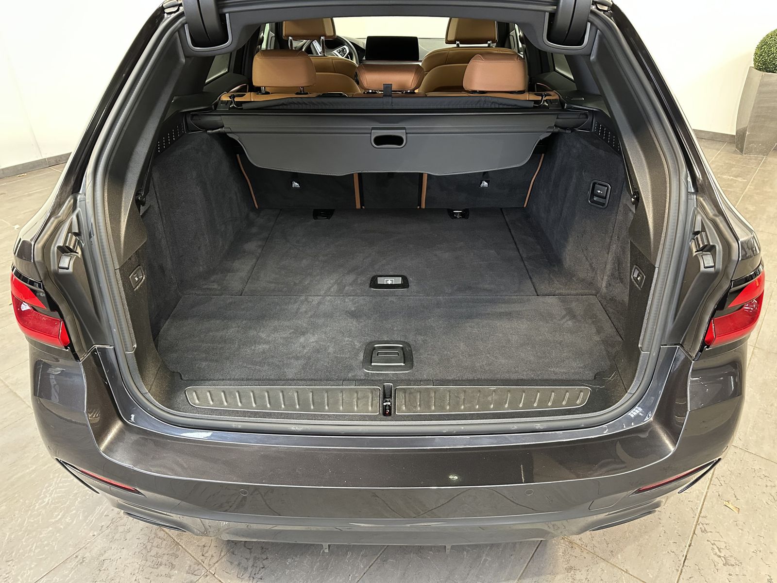 Fahrzeugabbildung BMW 520d Touring M-Sport NAV+LED+PANO+ACC+HEAD-UP+PA