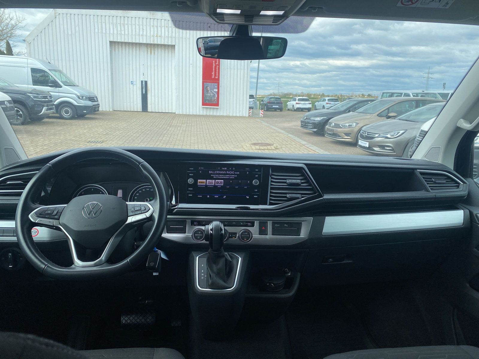 Fahrzeugabbildung Volkswagen T6 Multivan 2.0 TDI DSG LED STANDHZG KAMERA ACC