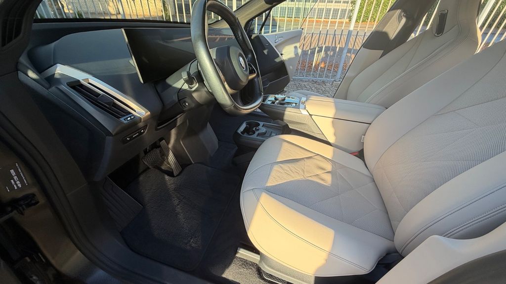 Image of BMW iX