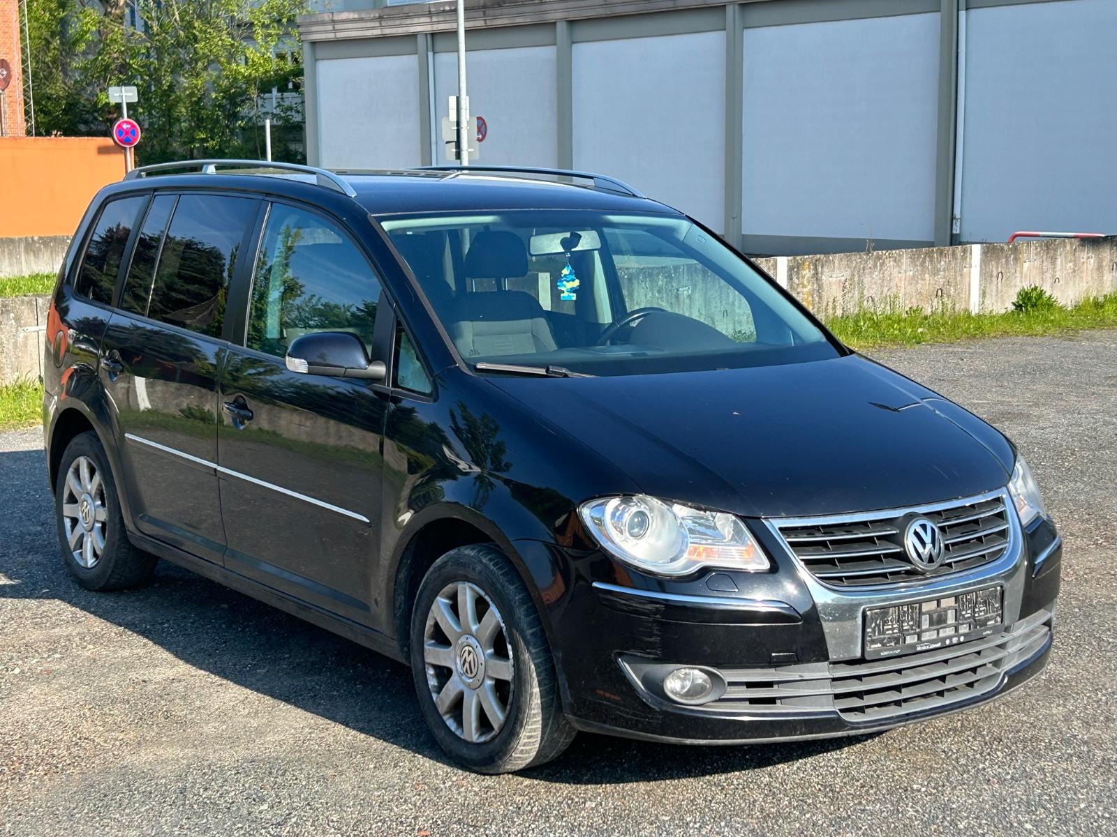 Volkswagen Touran Highline-NAVI-KLIMAAUTOMATIK-TEMPOMAT