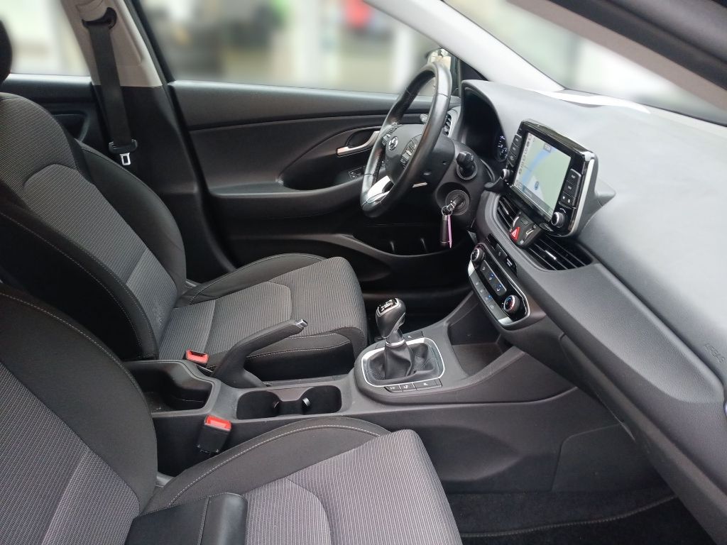 Fahrzeugabbildung Hyundai i30 1.4 M/T100 PS Navi RFK PDC Sitzheizung