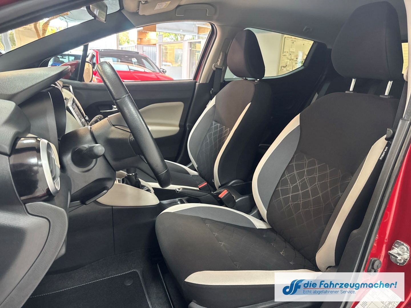 Fahrzeugabbildung Nissan Micra N-Connecta Navi DAB Ambientebeleuchtung SH