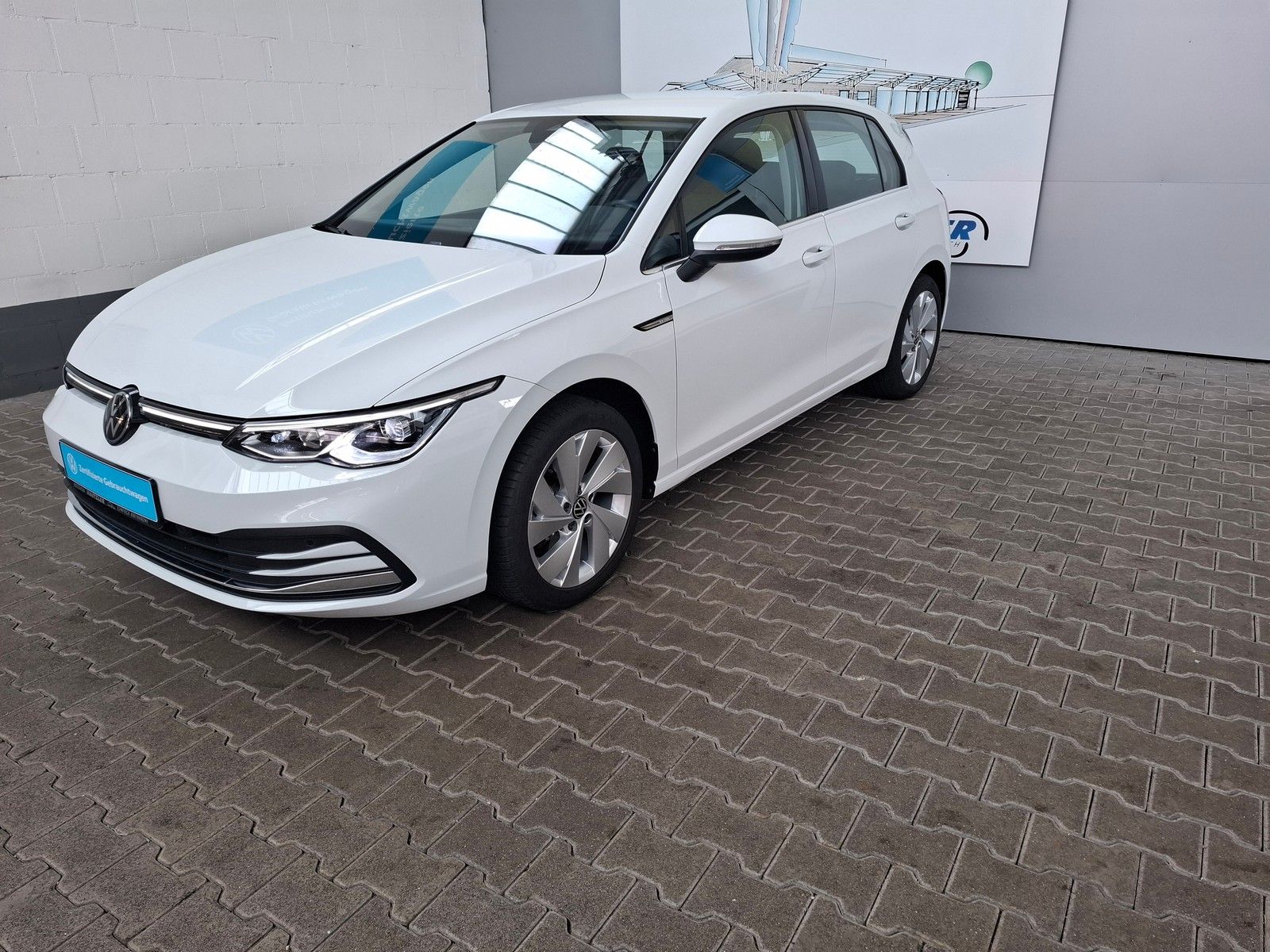 Fahrzeugabbildung Volkswagen Golf VIII Lim Style 1.5 TSI +ACC +LED+AppConnect
