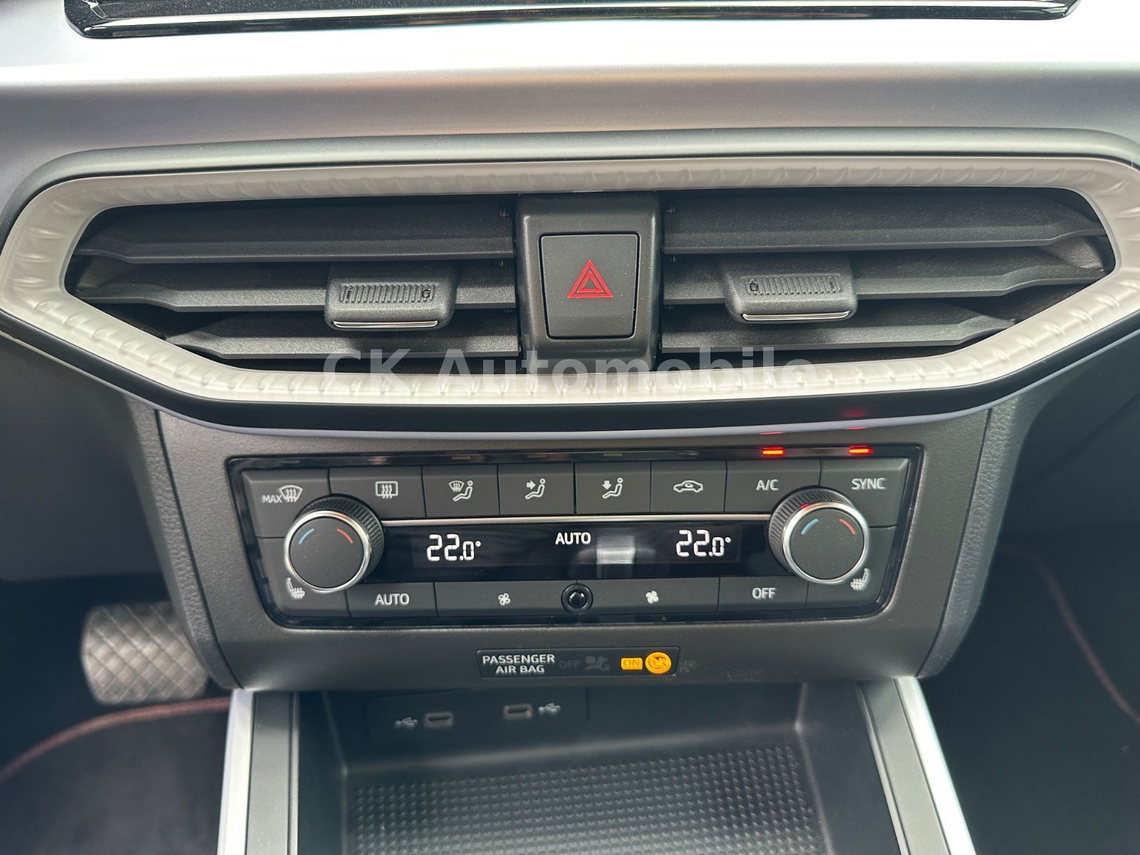 Fahrzeugabbildung SEAT Arona 1.5 TSI 110kW FR DSG/Navi/LED/Kam/AHK